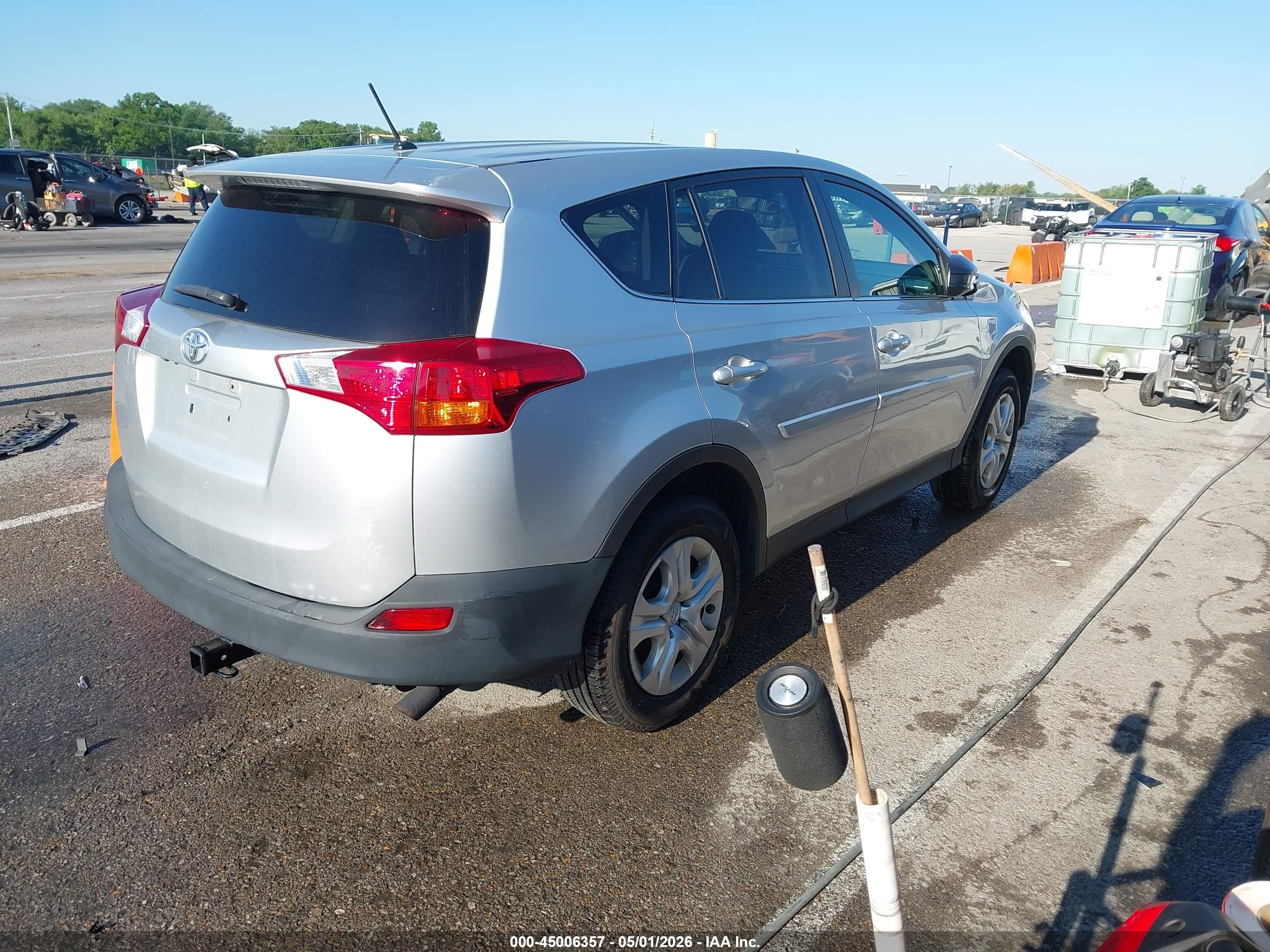 2015 TOYOTA RAV 4 — VIN 2T3ZFREV6FW141092 — photo 4
